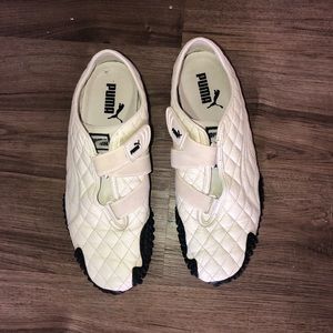 EUC womans Puma shoes size 11